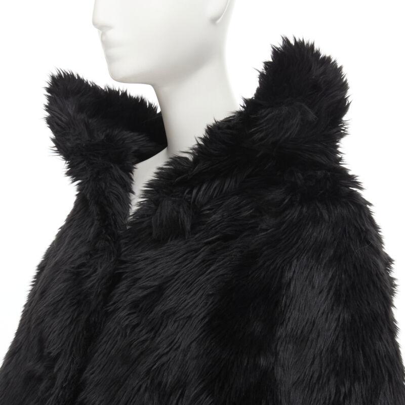 runway BALENCIAGA Demna Runway black faux fur Swing off shoulder coat FR34 XS
Reference: TGAS/C00491
Brand: Balenciaga
Designer: Demna
Model: 583877 TFQ11 1000
Collection: Fall Winter 2019 - Runway
Material: Modal, Polyester
Color: Black
Pattern:
