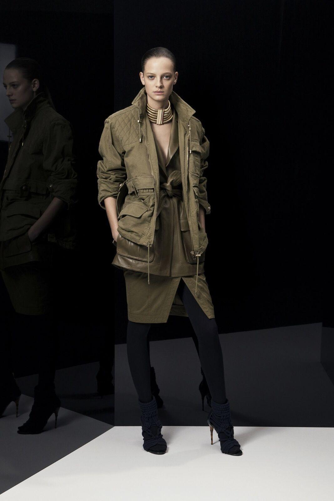 runway BALMAIN 2014 green stretch military cargo pockets oversized jacket FR40 L

BALMAINFROM THE PRE-FALL 2014 COLLECTION
SIMILAR SEEN ON RIHANNACOTTON, ELASTHANE, VISCOSE, COTTON . 
KHAKI ARMY GREEN . SAFARI INSPIRED . UTILITARIAN DESIGN .