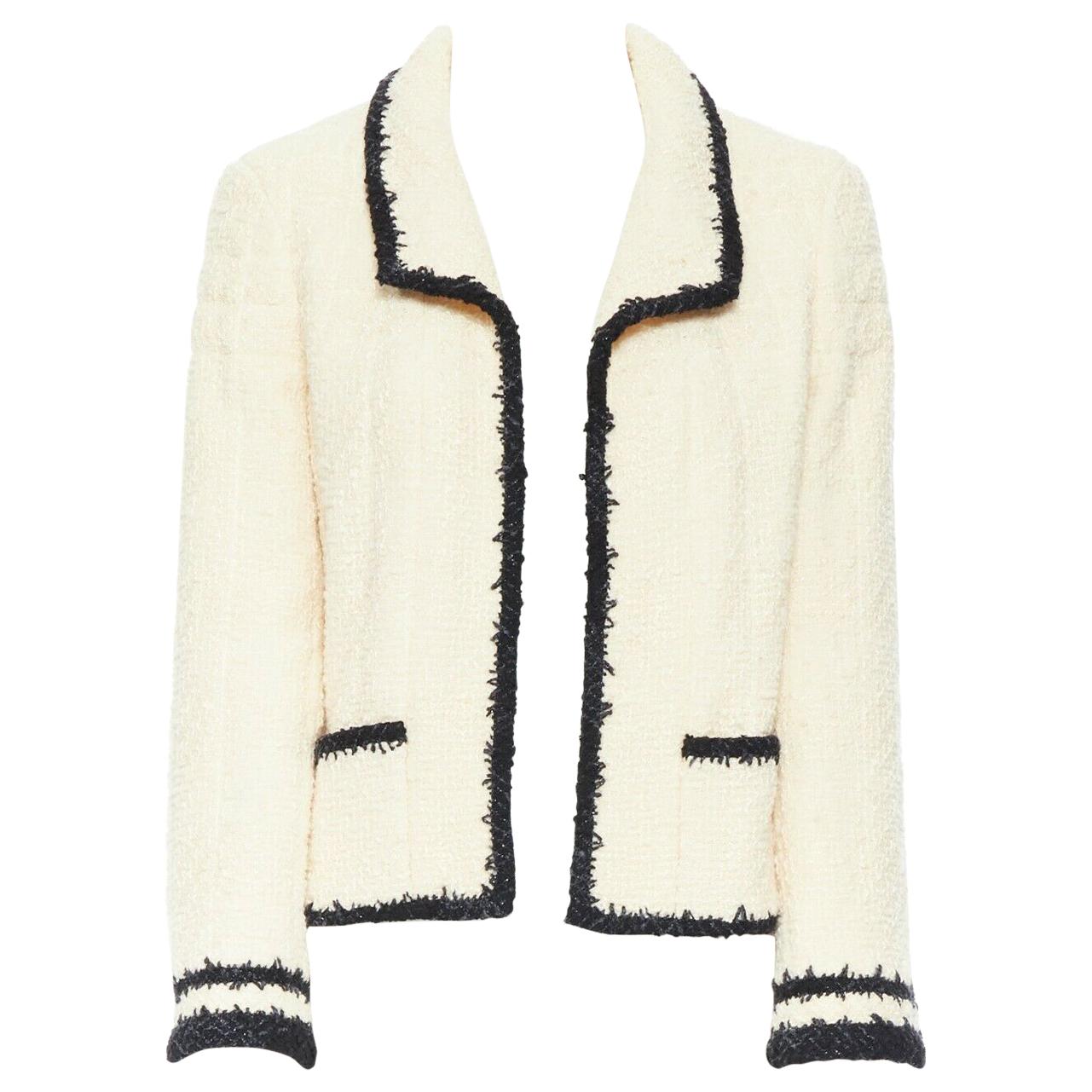 Chanel Classic Tweed Jacket in Cream and Black White Wool ref.409276 - Joli  Closet