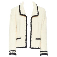 laufsteg CHANEL 06A Vogue ecru gefrostet Wolle Tweed schwarz trimmen gesteppte Jacke FR44