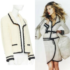 runway CHANEL 06A Vogue ecru frosted wool tweed black trim quilted jacket FR44