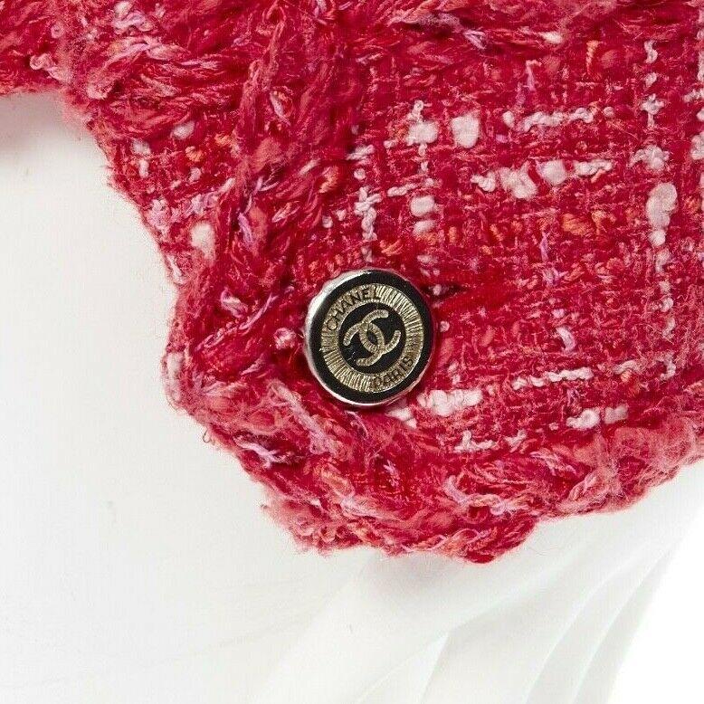 runway CHANEL 06P red pink checker tweed biker jacket braided chain belt FR46
Brand: CHANEL
Designer: Karl Lagerfeld
Collection: 06P
Model Name / Style: Tweed biker
Material: Other; composition label removed. Feels like wool.
Color: Pink
Pattern: