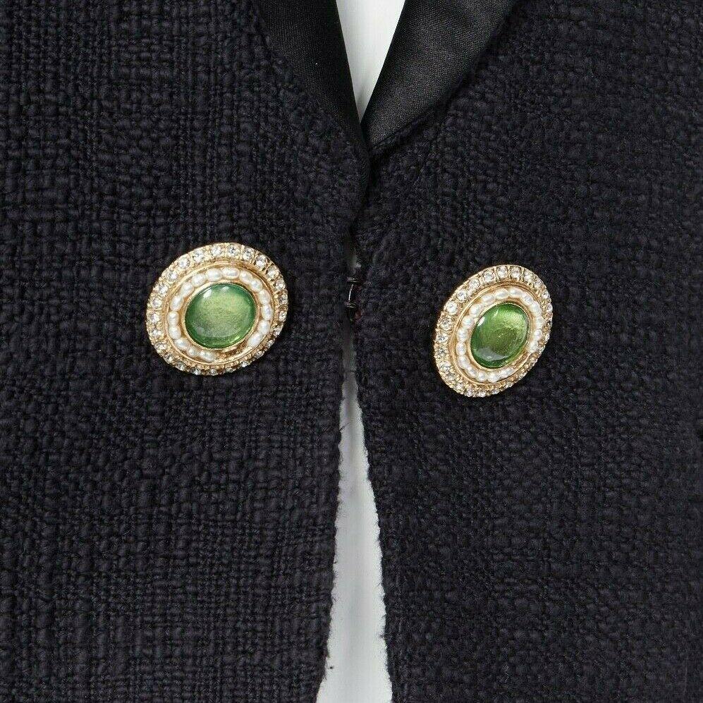 runway CHANEL 12A Paris-Bombay tweed satin tuxedo with green jewel button FR44
Brand: CHANEL
Designer: Karl Lagerfeld
Collection: Pre-Fall 2012 