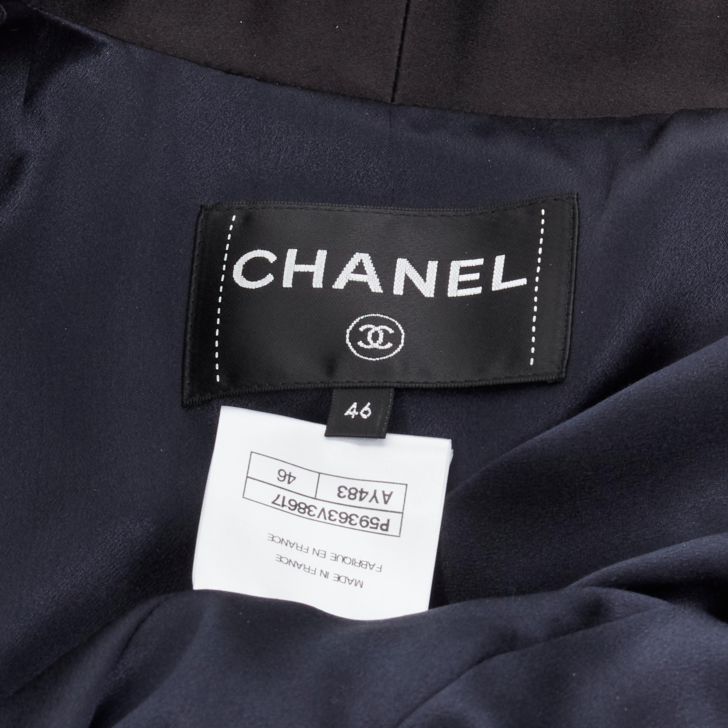 Runway CHANEL 18A Paris Hamburg Metier D'art navy velvet tuxedo blazer FR46 For Sale 8