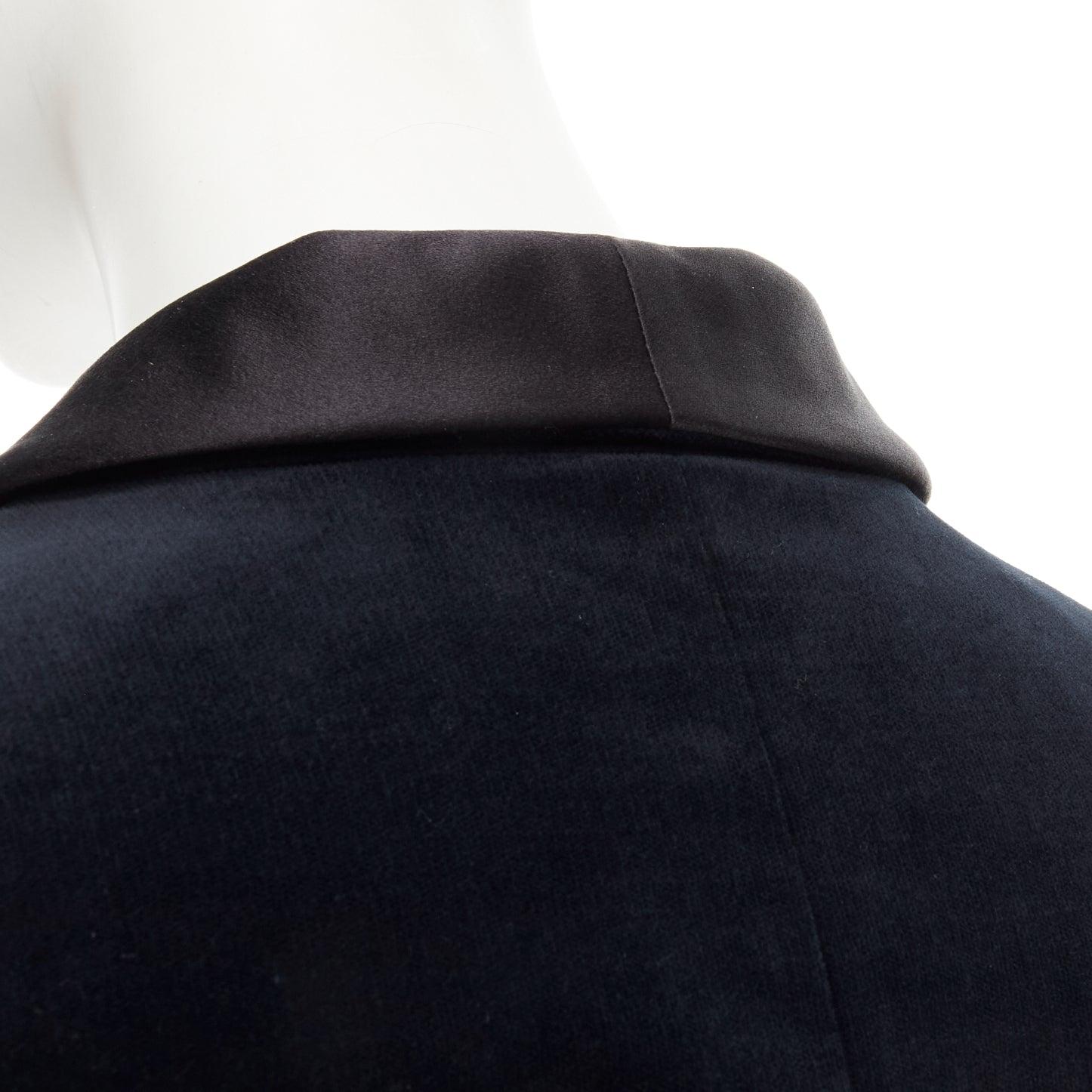 Runway CHANEL 18A Paris Hamburg Metier D'art navy velvet tuxedo blazer FR46 For Sale 8