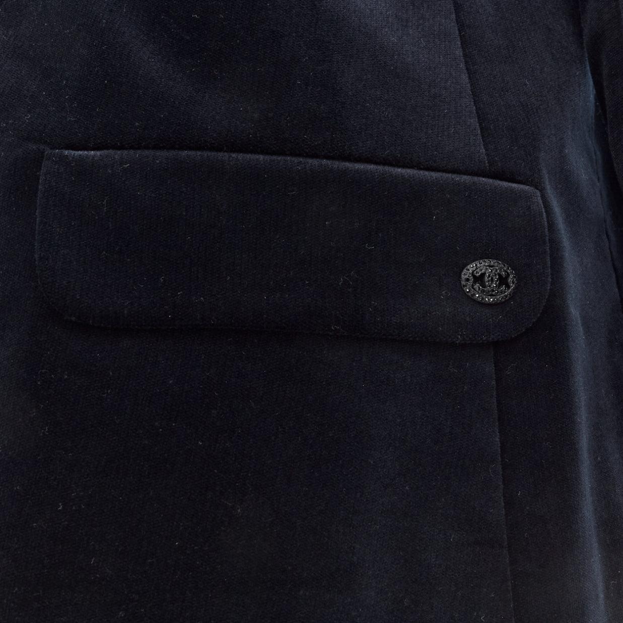 Runway CHANEL 18A Paris Hamburg Metier D'art navy velvet tuxedo blazer FR46 For Sale 2