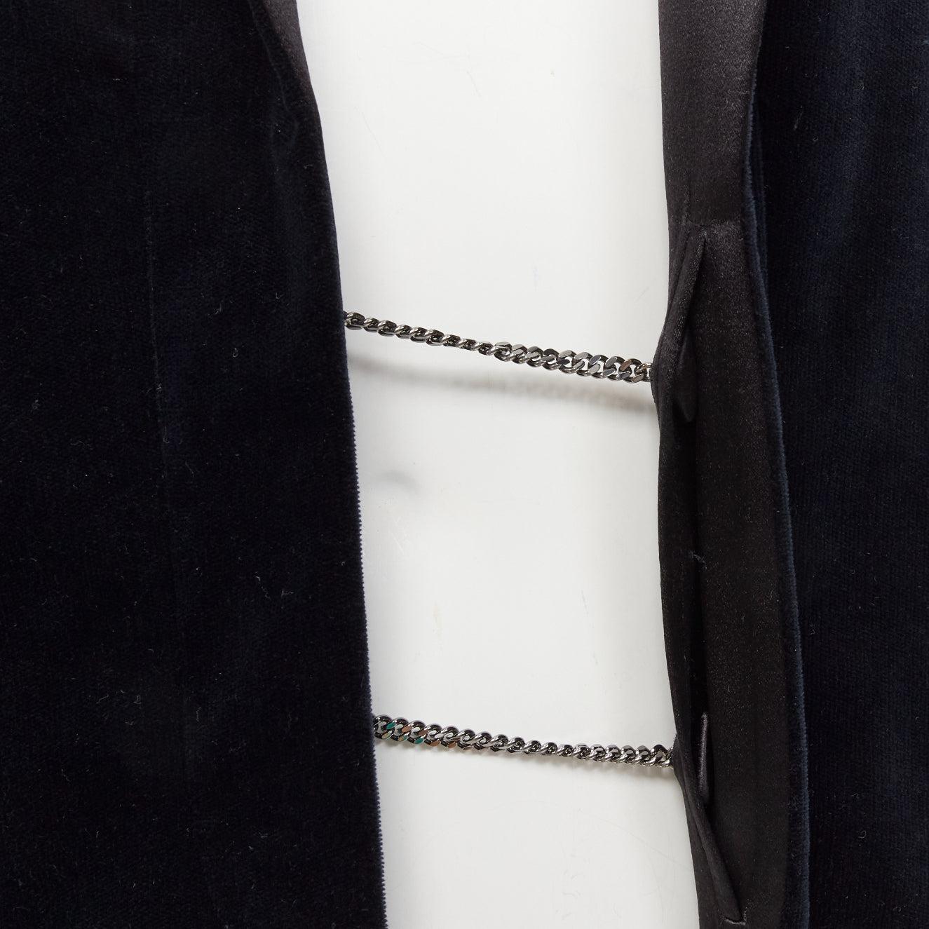 Runway CHANEL 18A Paris Hamburg Metier D'art navy velvet tuxedo blazer FR46 For Sale 3