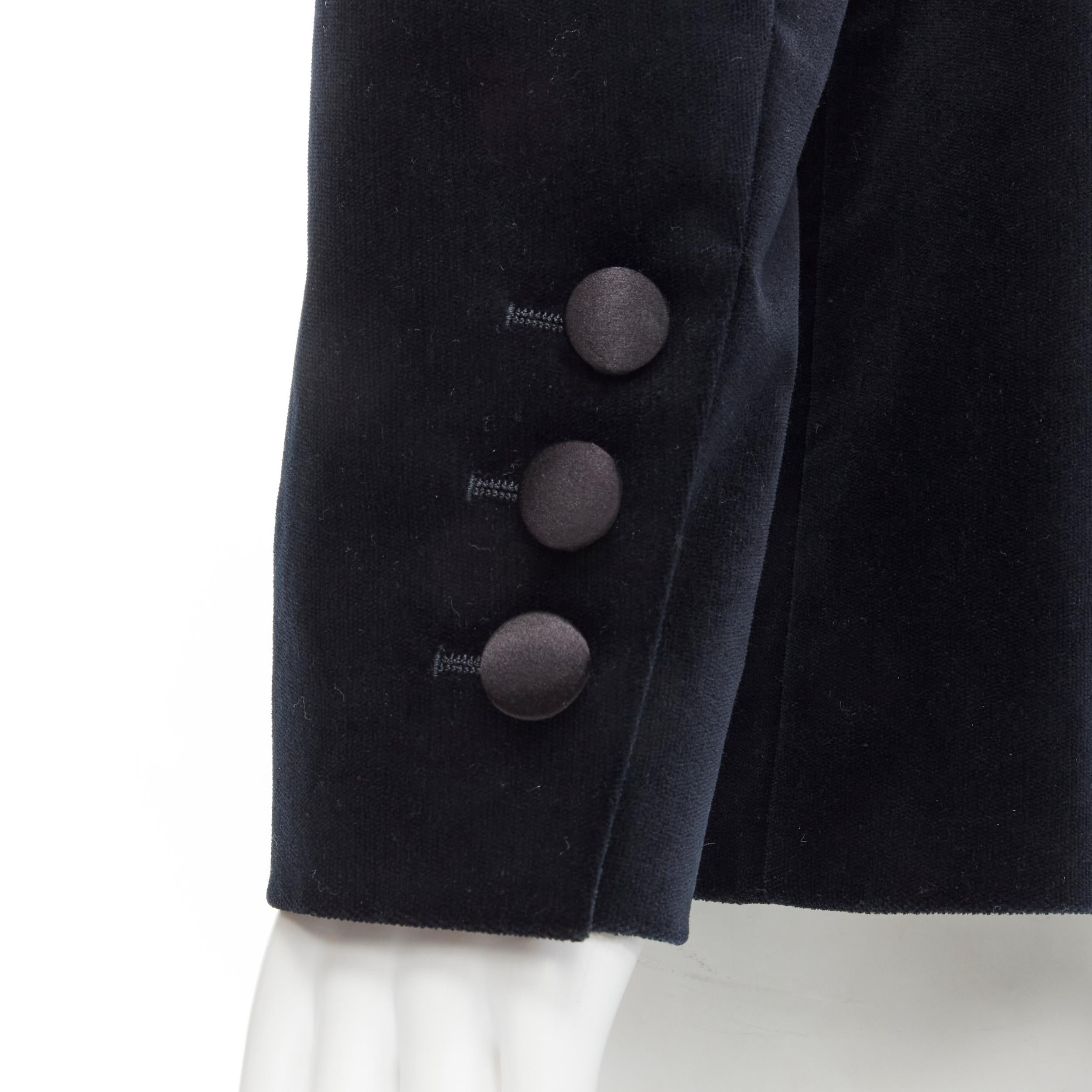 Runway CHANEL 18A Paris Hamburg Metier D'art navy velvet tuxedo blazer FR46 For Sale 4