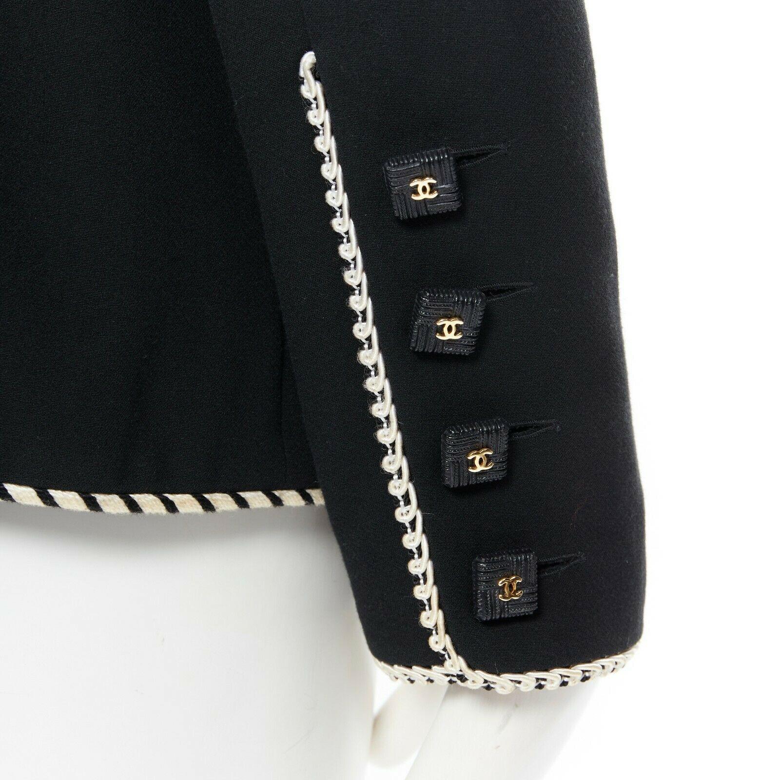 runway CHANEL 90P black nautical rope braid trim mandarin collar jacket FR42
Brand: CHANEL
Designer: Karl Lagerfeld
Collection: 90P
Model Name / Style: Nautical jacket
Material: Other; composition label removed. Feels like cotton.
Color: Black and