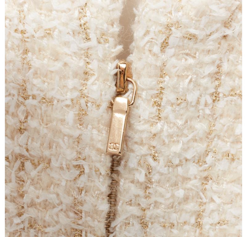 Runway CHANEL Paris Cosmopolite gold ecru Fantasy tweed split shoulder jacket 46 8