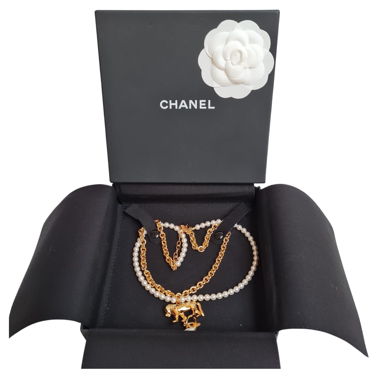 Chanel Gold-tone Cc Faux Pearl Bracelet in Metallic