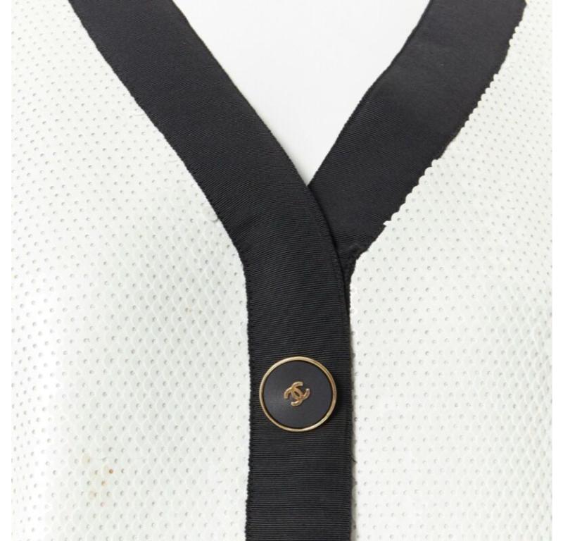 runway CHANEL SS91 white sequin black grosgrain trim scuba zipper jacket FR44
Reference: BMPA/A00099
Brand: Chanel
Designer: Karl Lagerfeld
Collection: Spring Summer 1991 - Runway
Material: Polyester
Color: White
Pattern: Solid
Closure: Hook &