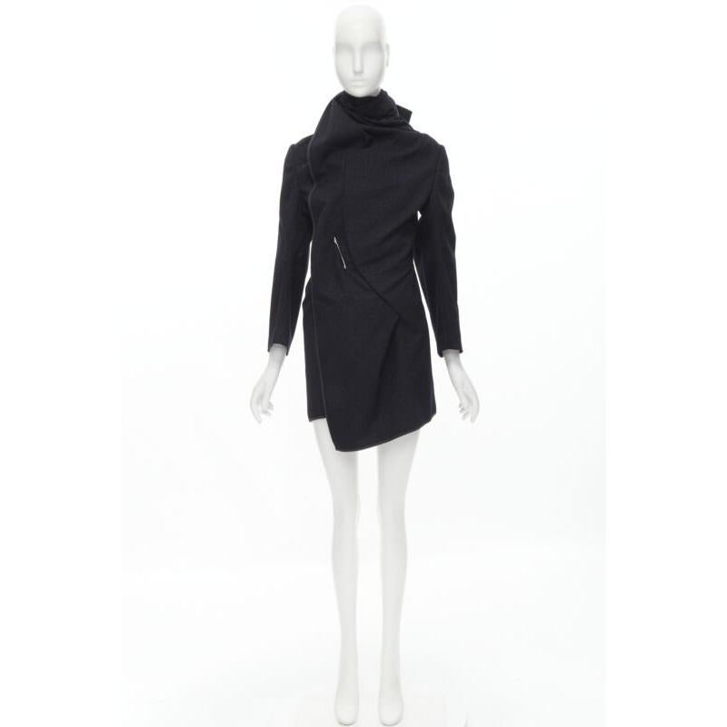 Pasarela COMME DES GARCONS 1999 Vintage negro plata raya diplomática abrigo de lana S en venta 7