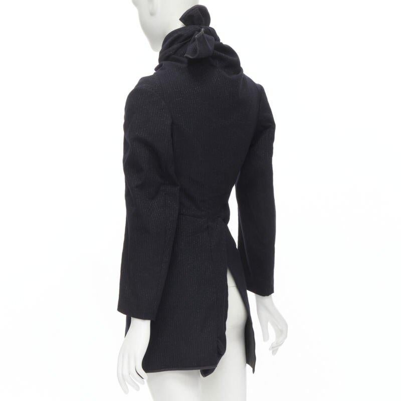 Pasarela COMME DES GARCONS 1999 Vintage negro plata raya diplomática abrigo de lana S en venta 1