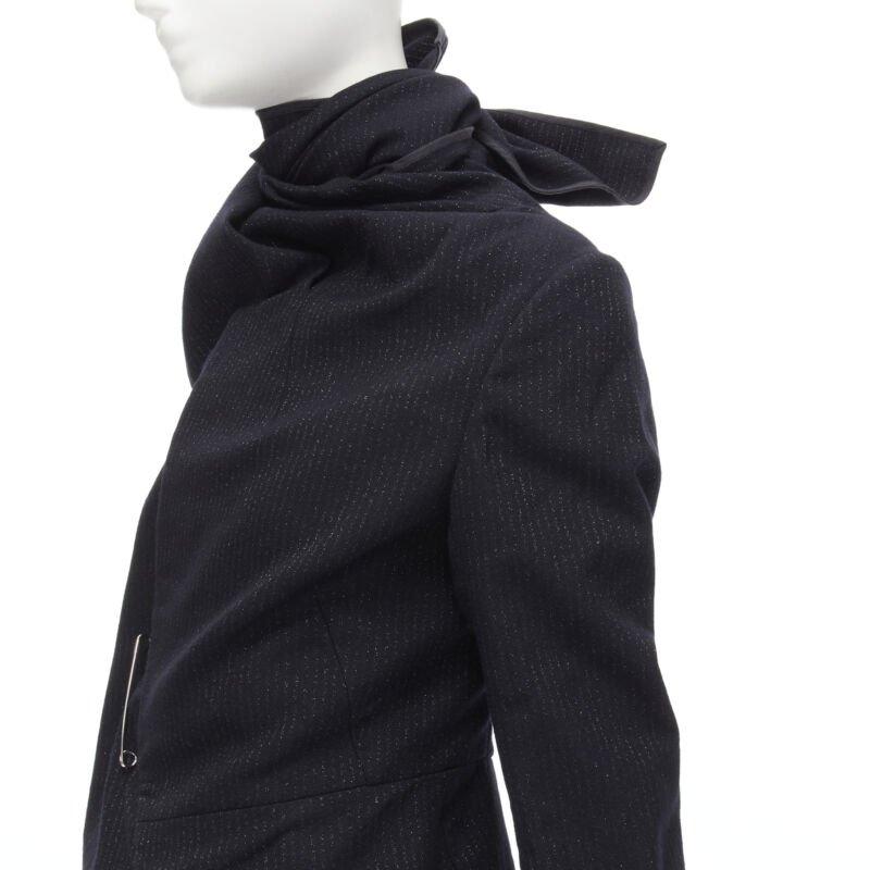 Pasarela COMME DES GARCONS 1999 Vintage negro plata raya diplomática abrigo de lana S en venta 3
