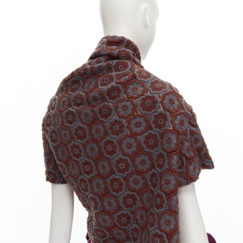 Laufsteg COMME DES GARCONS 1999 Vintage braun geblümt Makramee Wickeloberteil Rüschenrock im Angebot 2