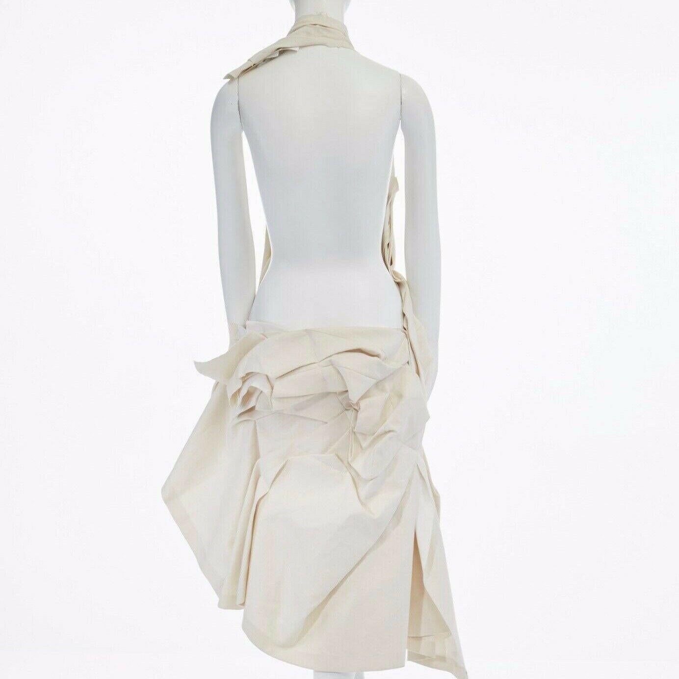 runway COMME DES GARCONS SS13 cream raw cotton bundled halter backless dress

COMME DES GARCONS
FROM THE SPRING SUMMER 2013 RUNWAY
Cotton, polyester. Cream. Bundled design. Tonal stitching. Halter neckline. 
Backless. Wrap back skirt. Single hook