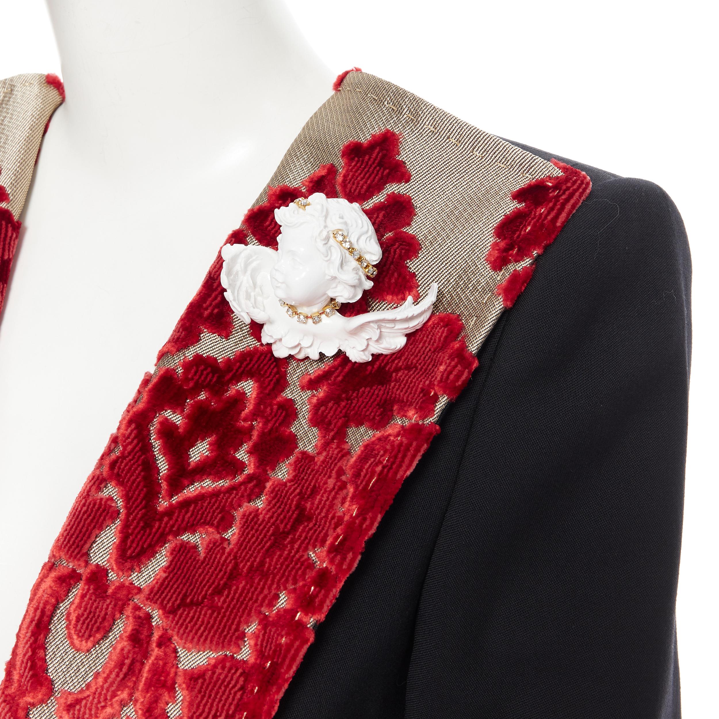 pasarela DOLCE GABBANA lana negra oro rojo terciopelo broche querubín blazer con cinturón IT40 3