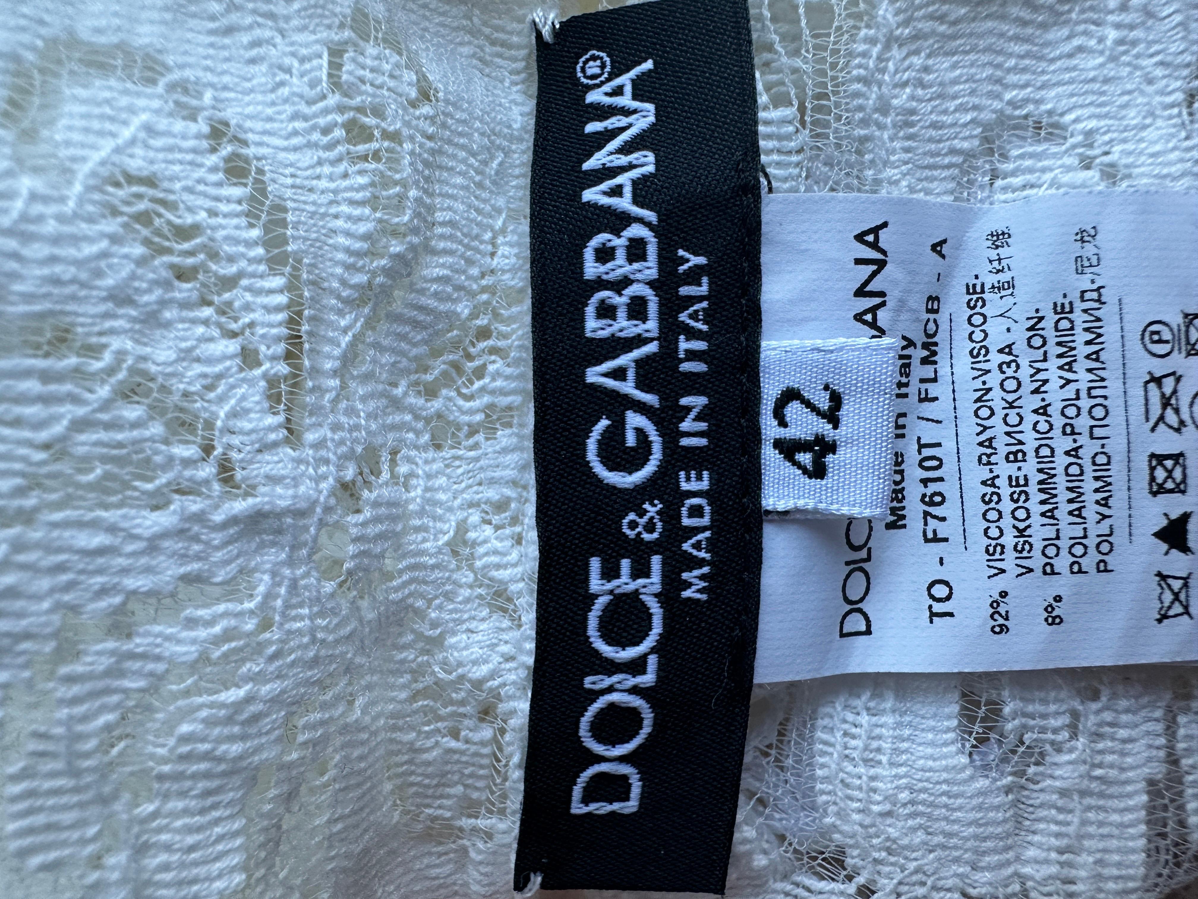 Défilé Dolce & Gabbana SS 2010 - Haut en dentelle avec franges, taille M  en vente 1