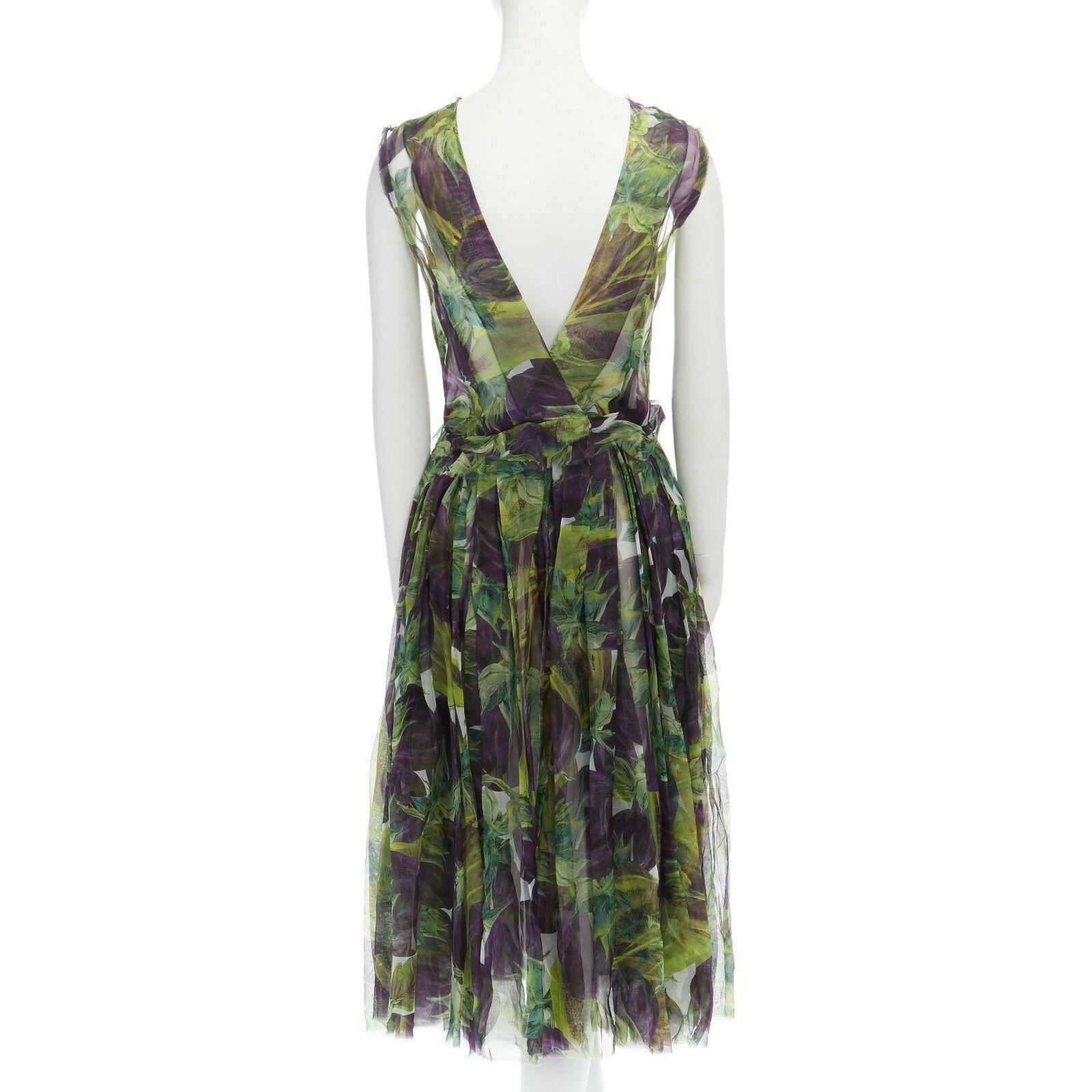 runway DOLCE GABBANA SS12 eggplant print silk organza dress IT40 US2 UK8 FR36 S
DOLCE & GABBANA
FROM THE SPRING SUMMER 2012 RUNWAY
100% Silk. Green and purple eggplant print. 
50's inspired full skirt. Sheer silk organza. Ruffled waist. Double
