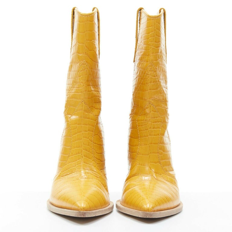 runway FENDI AW18 yellow mock croc leather pointy wood heel