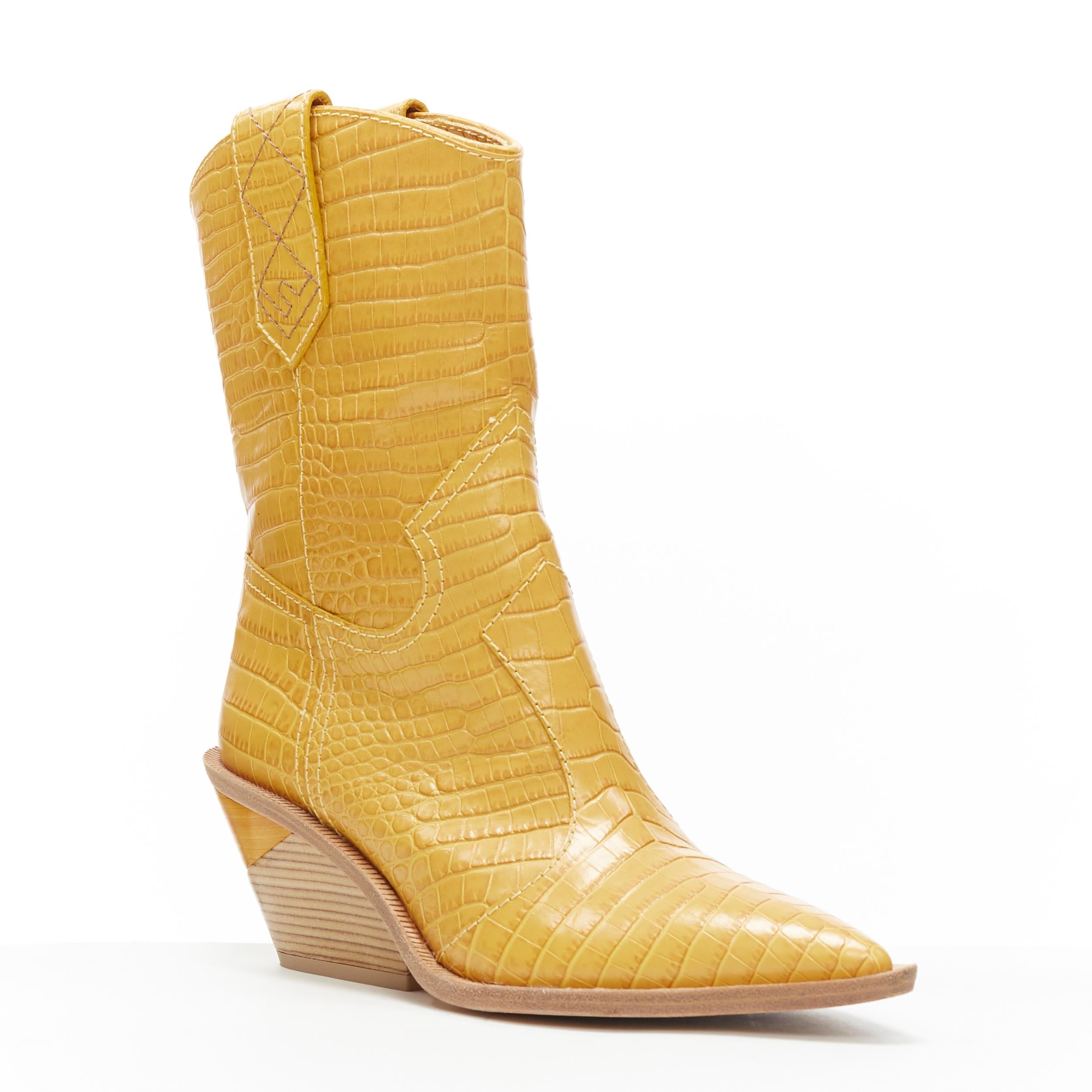 runway FENDI Cutwalk yellow stamped croc calf leather western cowboy boots EU37
Brand: Fendi
Model Name / Style: Cutwalk
Material: Leather
Color: Yellow
Pattern: Animal print
Closure: Pull on
Extra Detail: Mid (2-2.9 in) heel height. Pointed toe.