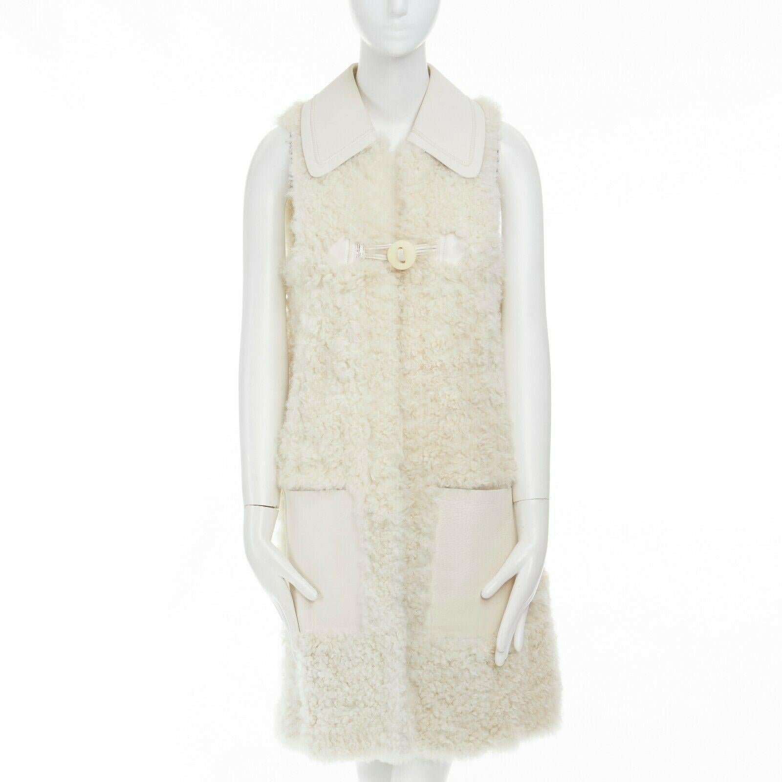 runway FENDI shearling fur white leather collar patch pocket vest jacket IT40 S In Excellent Condition In Hong Kong, NT