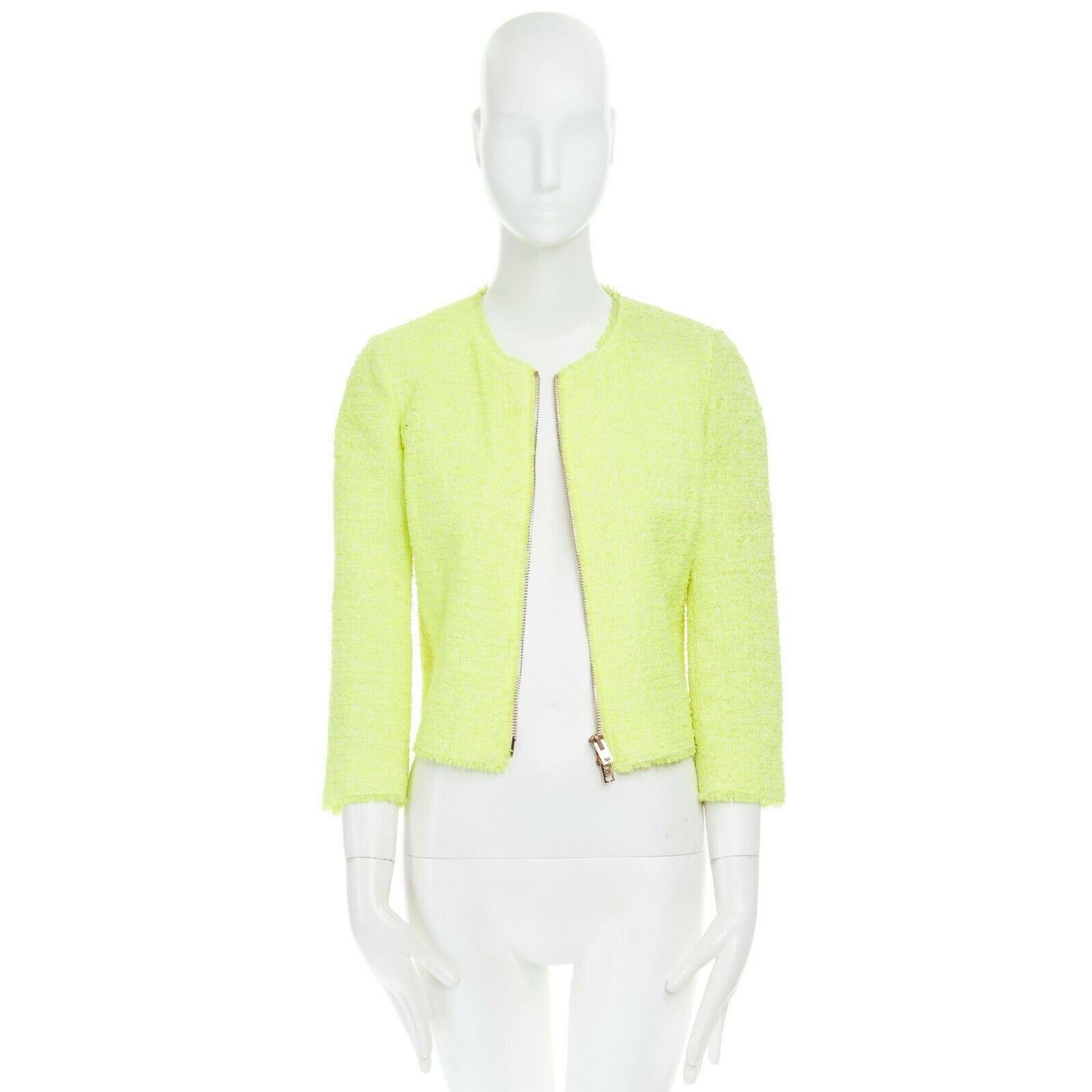 runway GIAMBATTISTA VALLI 2014 neon yellow zip front collarless tweed jacket XS

GIAMBATTISTA VALLI
FROM THE RESORT 2014 COLLECTION
POLYESTER, POLYAMIDE, SILK, COTTON, VISCOSE . 
NEON YELLOW TWEED . EXPOSED GOLD ZIPPER FRONT CLOSURE . 
DUAL ZIP PULL