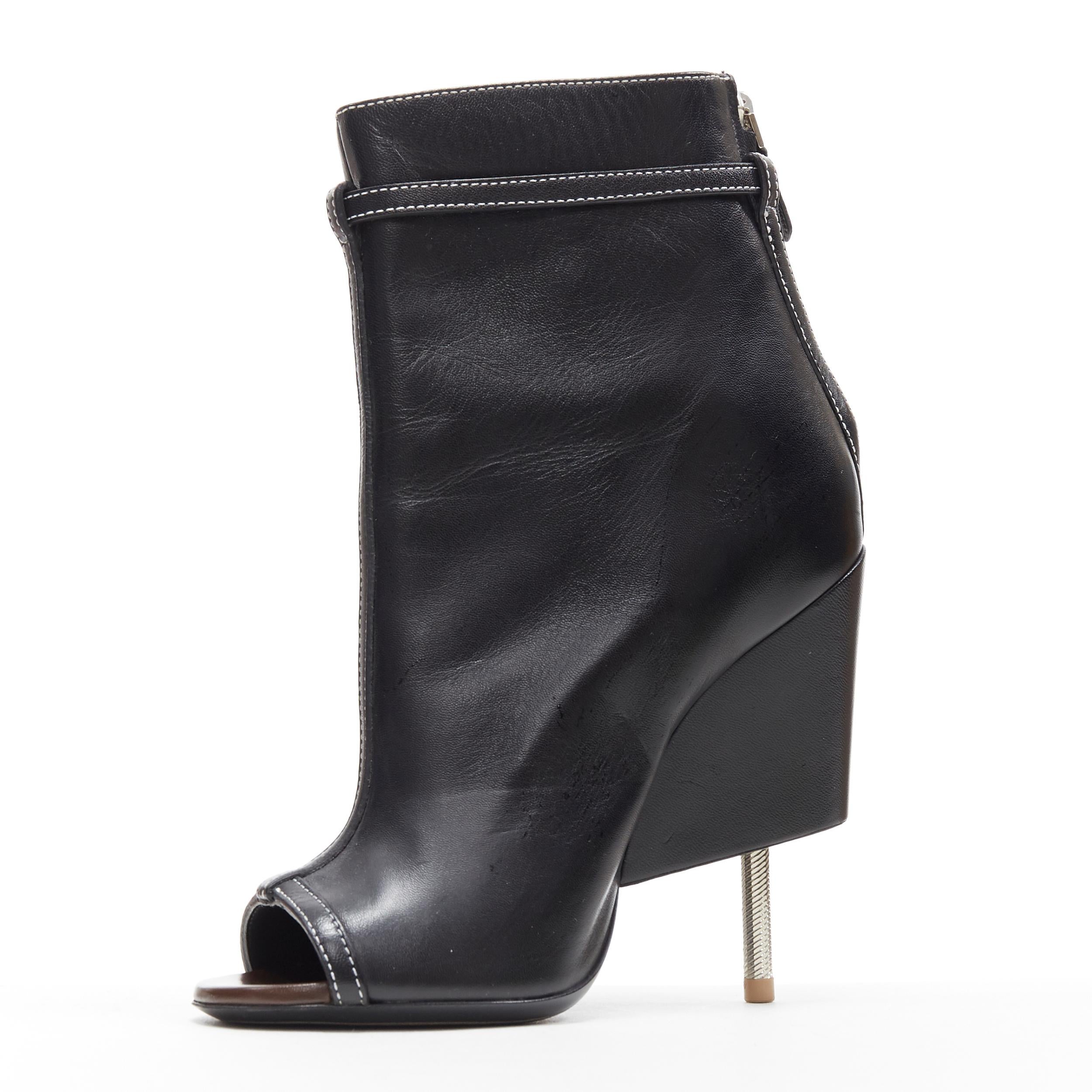 GIVENCHY TISCI in pelle nera con impunture e tacco a chiodo EU38 In condizioni ottime a Hong Kong, NT
