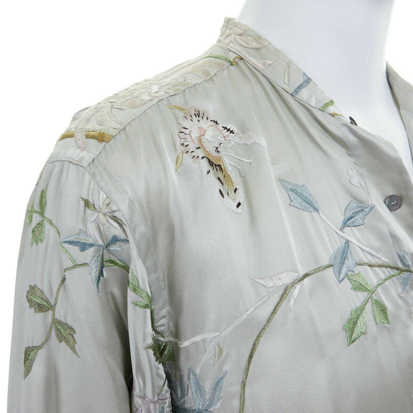 runway GUCCI TOM FORD green silk chinoiserie floral embroidered kimono shirt  L In Excellent Condition In Hong Kong, NT