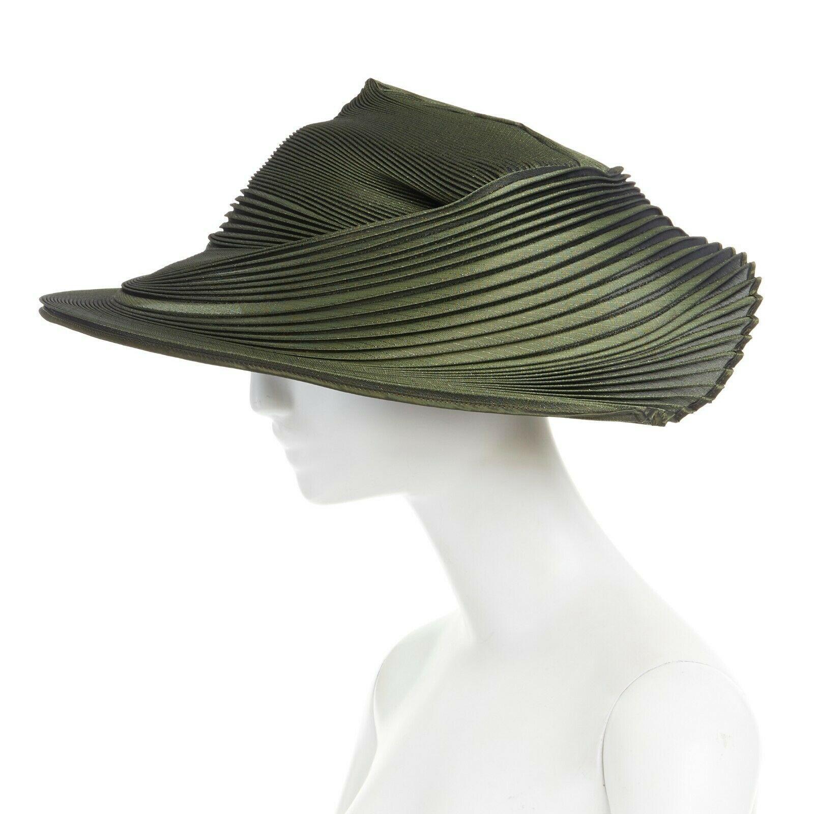 runway ISSEY MIYAKE SS15 orbital green structure pleated fascinator hat rare In Excellent Condition In Hong Kong, NT