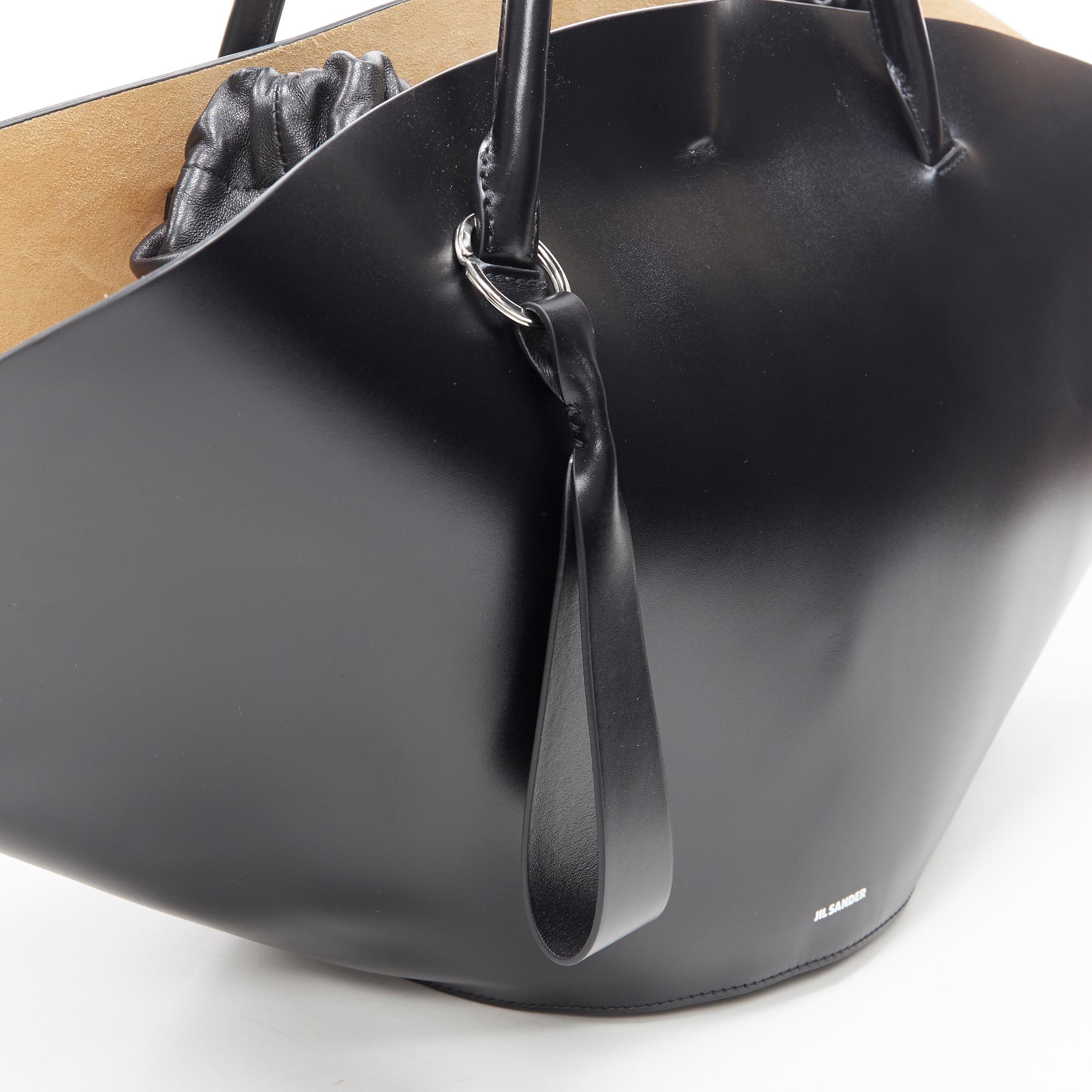 Black runway JIL SANDER Sombrero Large black smooth leather top handle flared tote bag