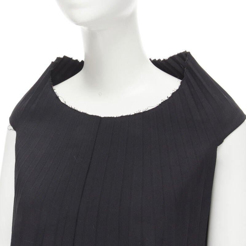 JUNYA WATANABE 1998 - Robe noire accordéon déconstruite à bord brut déconstruite S
Référence : CRTI/A00498
Marque : Junya Watanabe
Designer : Junya Watanabe
Collectional : 1998 - Défilé
Matériau : Coton
Couleur : Noir
Motif : Solide
Détails