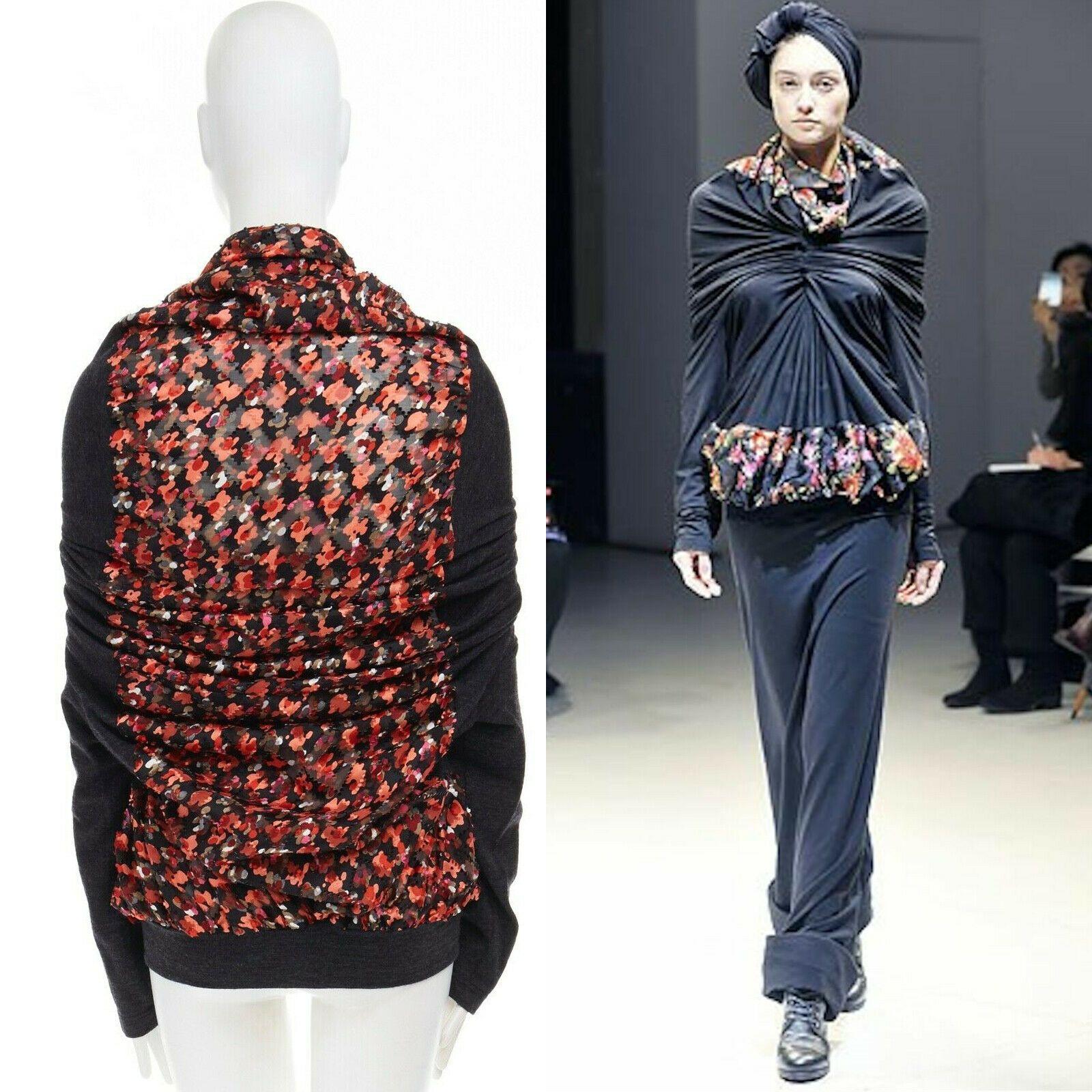 runway JUNYA WATANABE AW08 pink floral print ruched gather front sweater top S

JUNYA WATANABE
FROM THE FALL WINTER 2008 RUNWAY
WOOL. DARK GREY. CORAL RED AND PINK ABSTRACT TEXTURED PRINTED FABRIC AT COLLAR, FULL BACK AND HEM. CROSSOVER FAUX KNOT