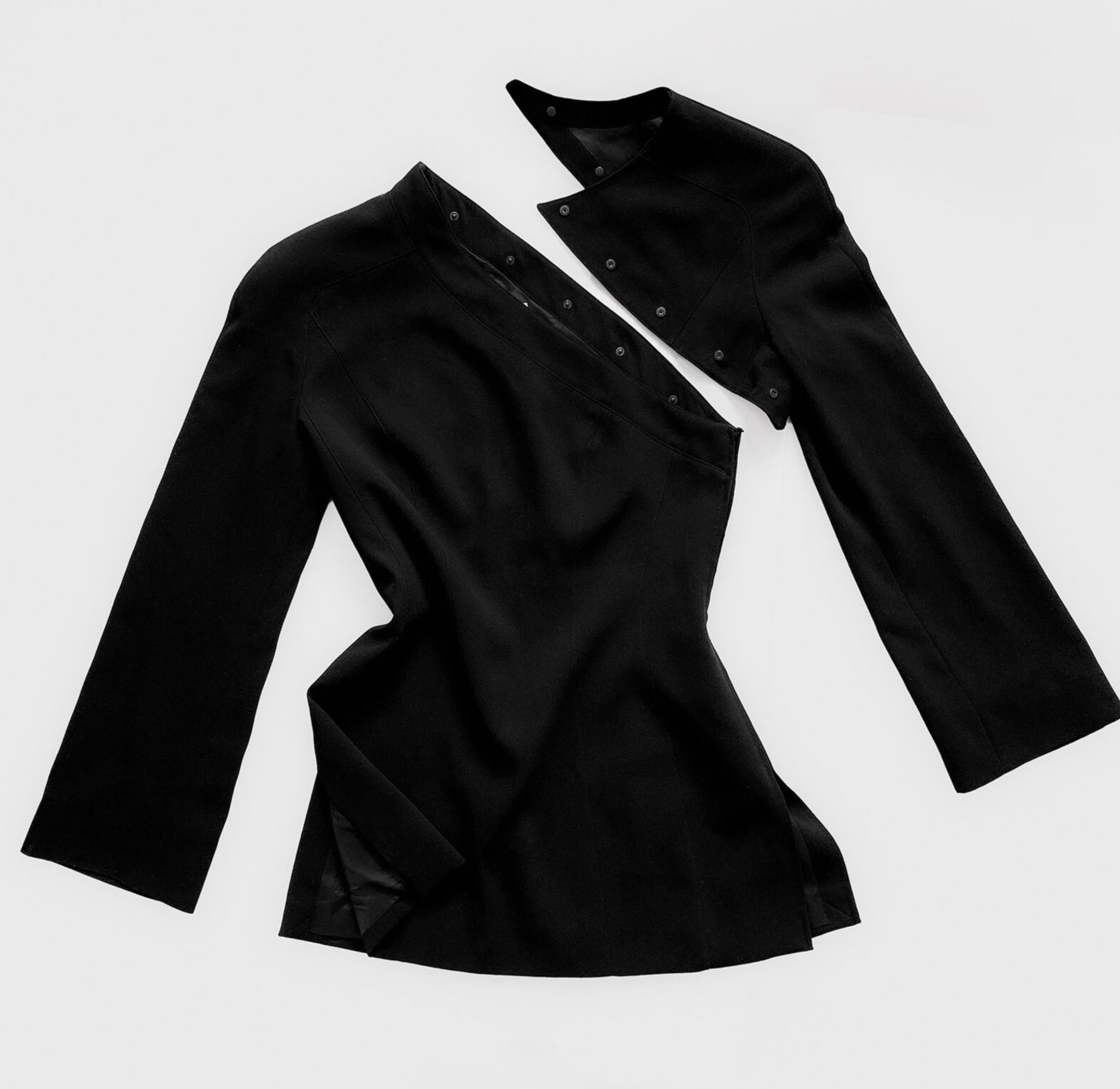 Laufsteg Mugler H/W 2000 Kollektion Schwarzes asymmetrisches asymmetrisches, abnehmbares Schulterkleid im Zustand „Hervorragend“ im Angebot in Berlin, BE