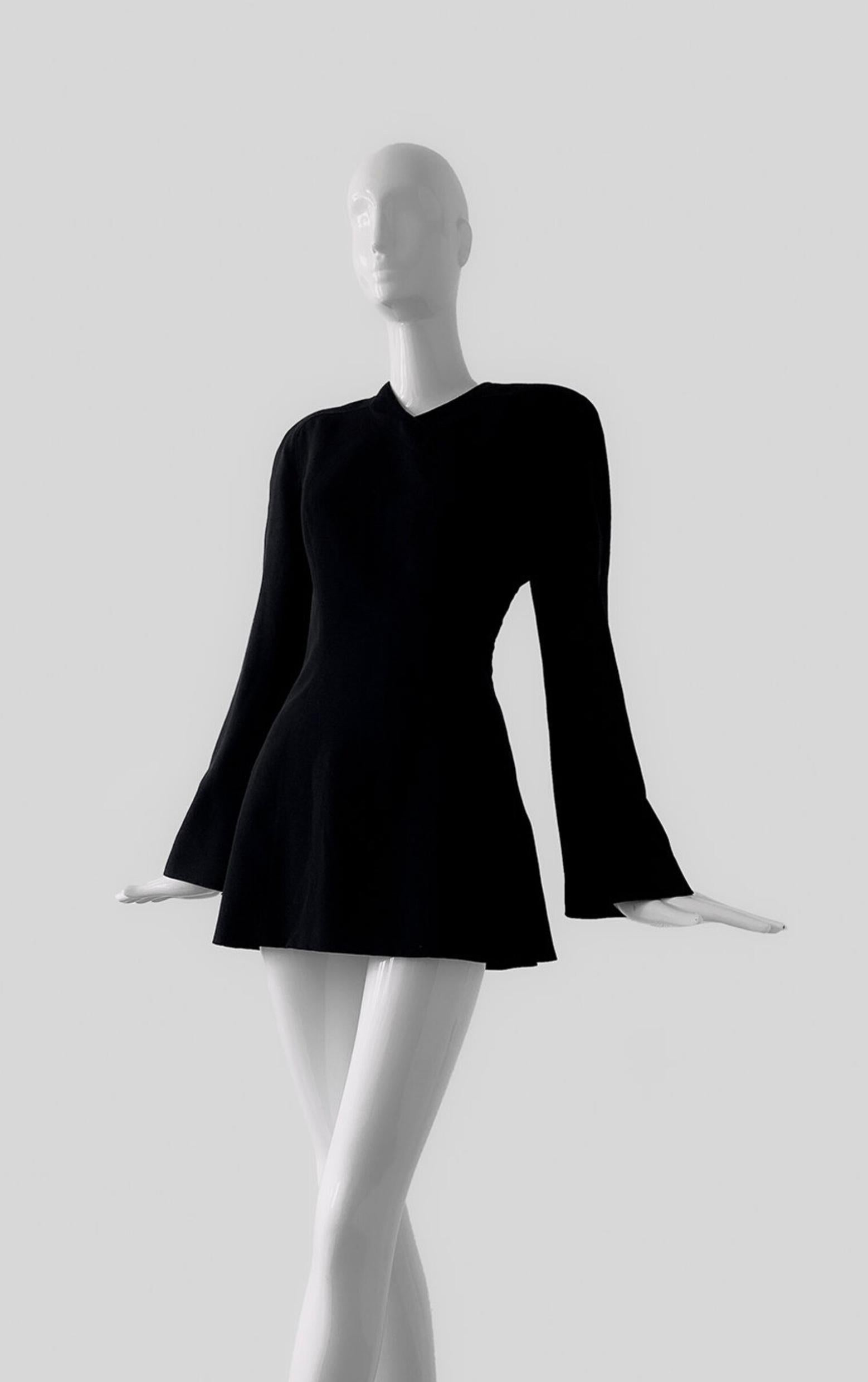 Pasarela Mugler Colección FW 2000 Vestido Túnica Negro Hombro Asimétrico Removible en venta 5