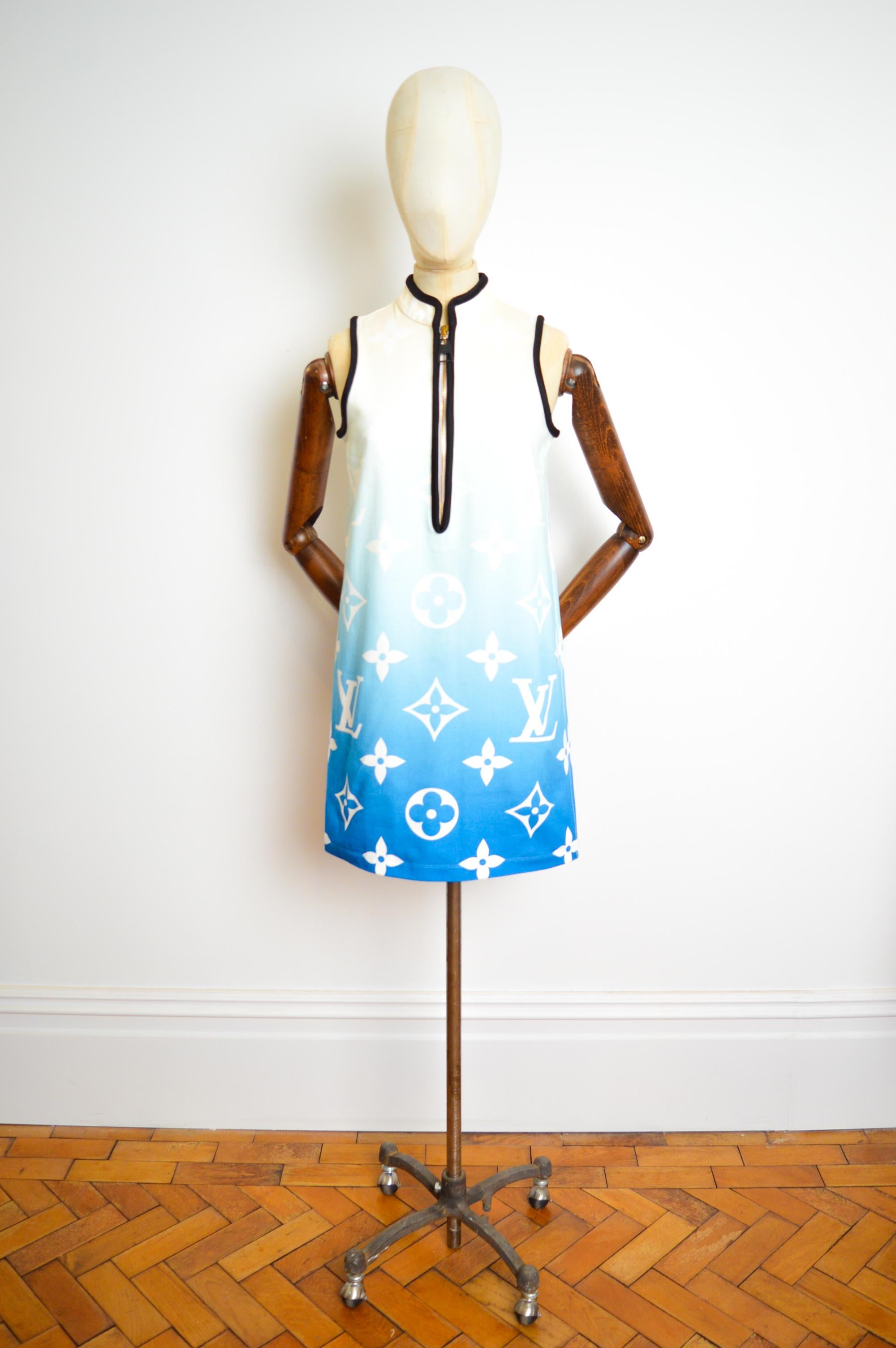 Original Runway Sample for Spring 2021 'Blue Lagoon Dress' by LOUIS VUITTON.

MADE IN PARIS. 
(Handwritten Labels from the LV Ateliers in Paris).

Features ; Sleeveless, Simple shape, 11' Zip, Cotton with neoprene piping detail,