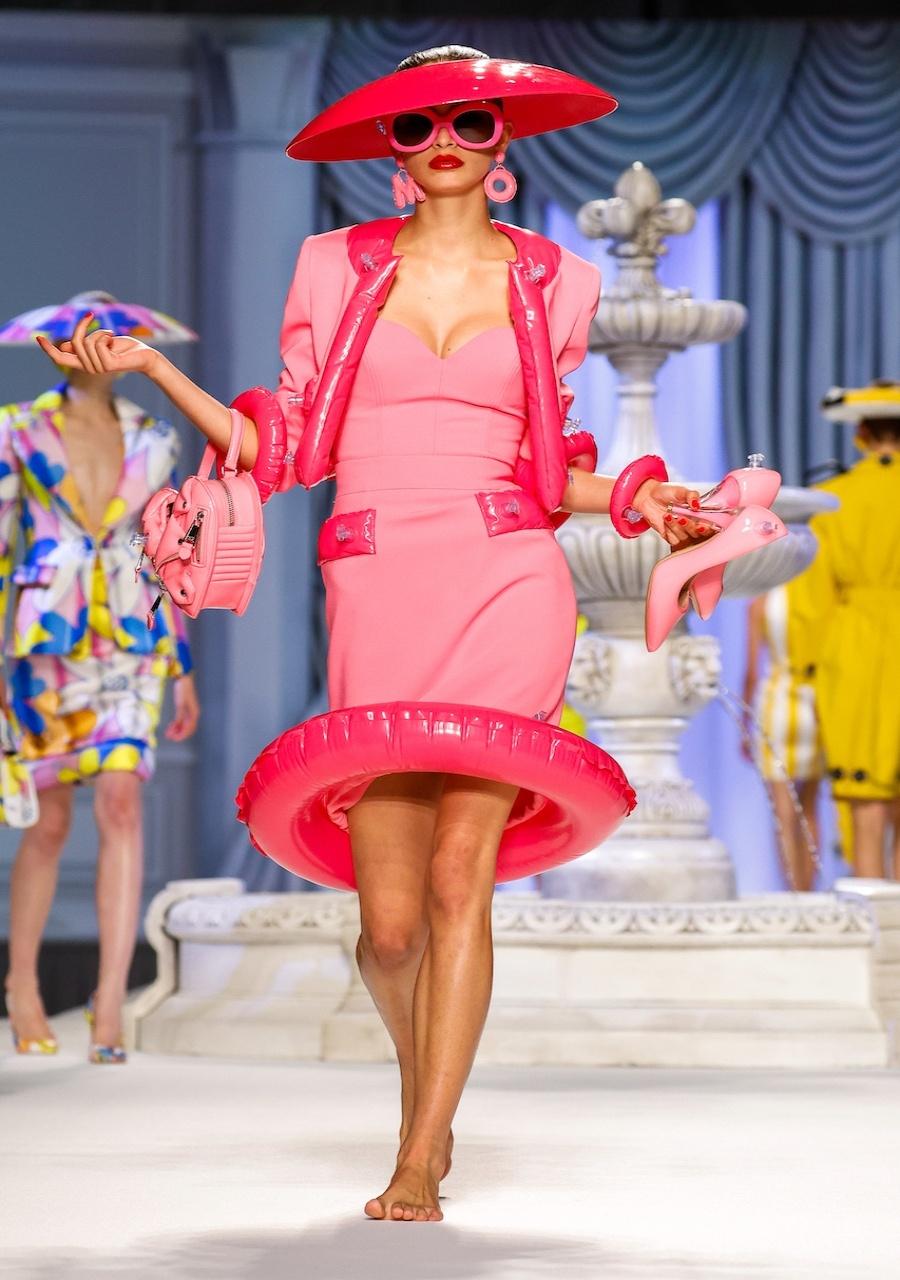 *SUPER RARE ITEM*




MOSCHINO COUTURE

RUNWAY Red Fuchsia PVC Oversized One Size Hat

ss23 collection by Jeremy Scott



Limited and Hard to Find - completely SOLD OUT!

100% Authentic!!!





Condition: New with tags

Color: Red/Fuchsia

Size: One