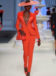 RUNWAY SS23 MOSCHINO Couture x Stephen Jones Rafia Woven Red Oversized Heart Hat