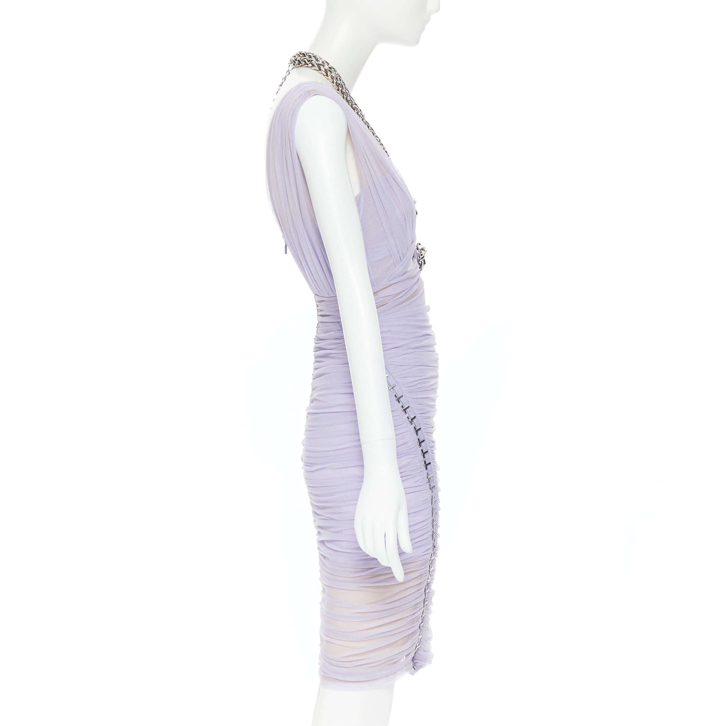 Donna abito da passerella VERSACE 2014 in seta viola impreziosito da catene Medusa in argento S