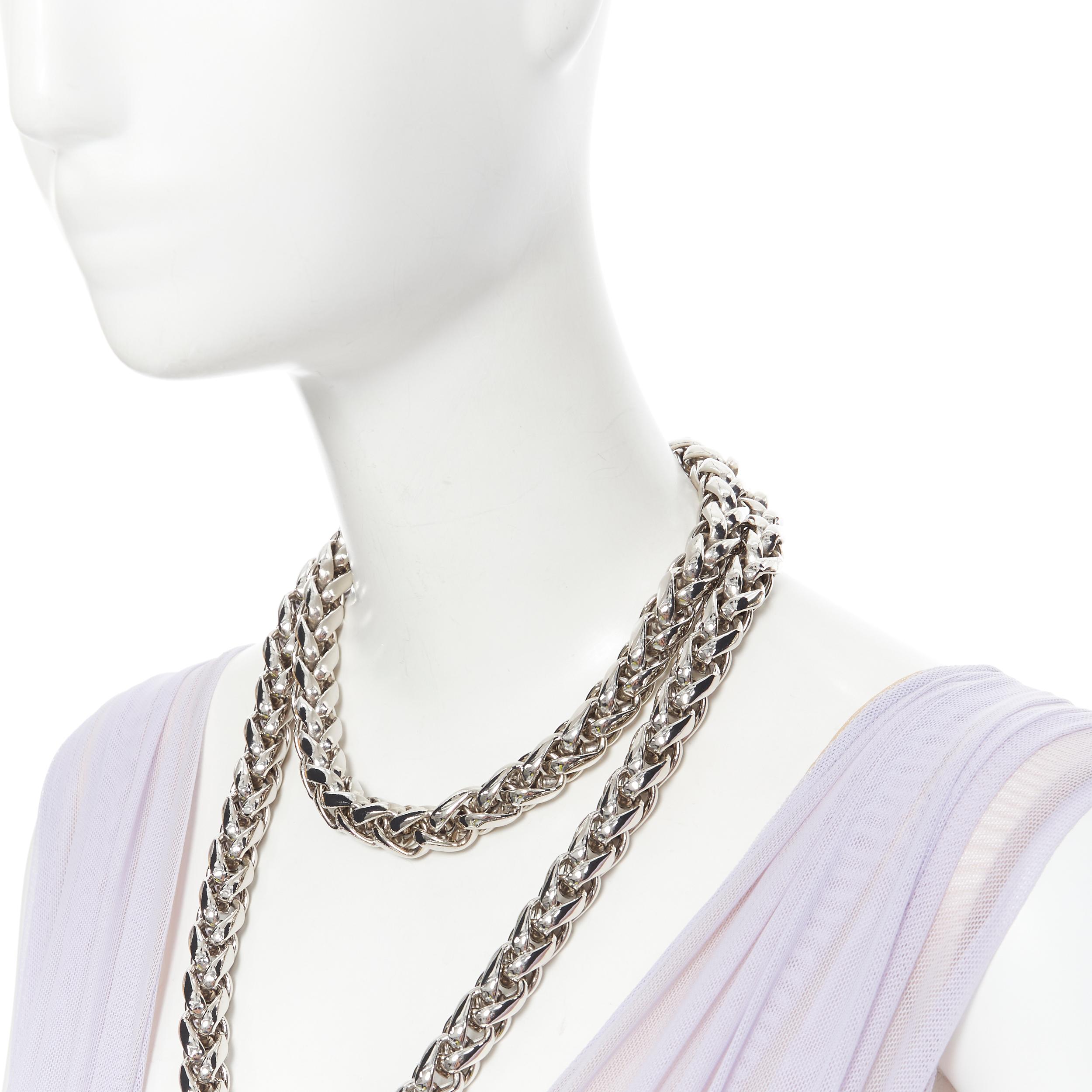 abito da passerella VERSACE 2014 in seta viola impreziosito da catene Medusa in argento S 3