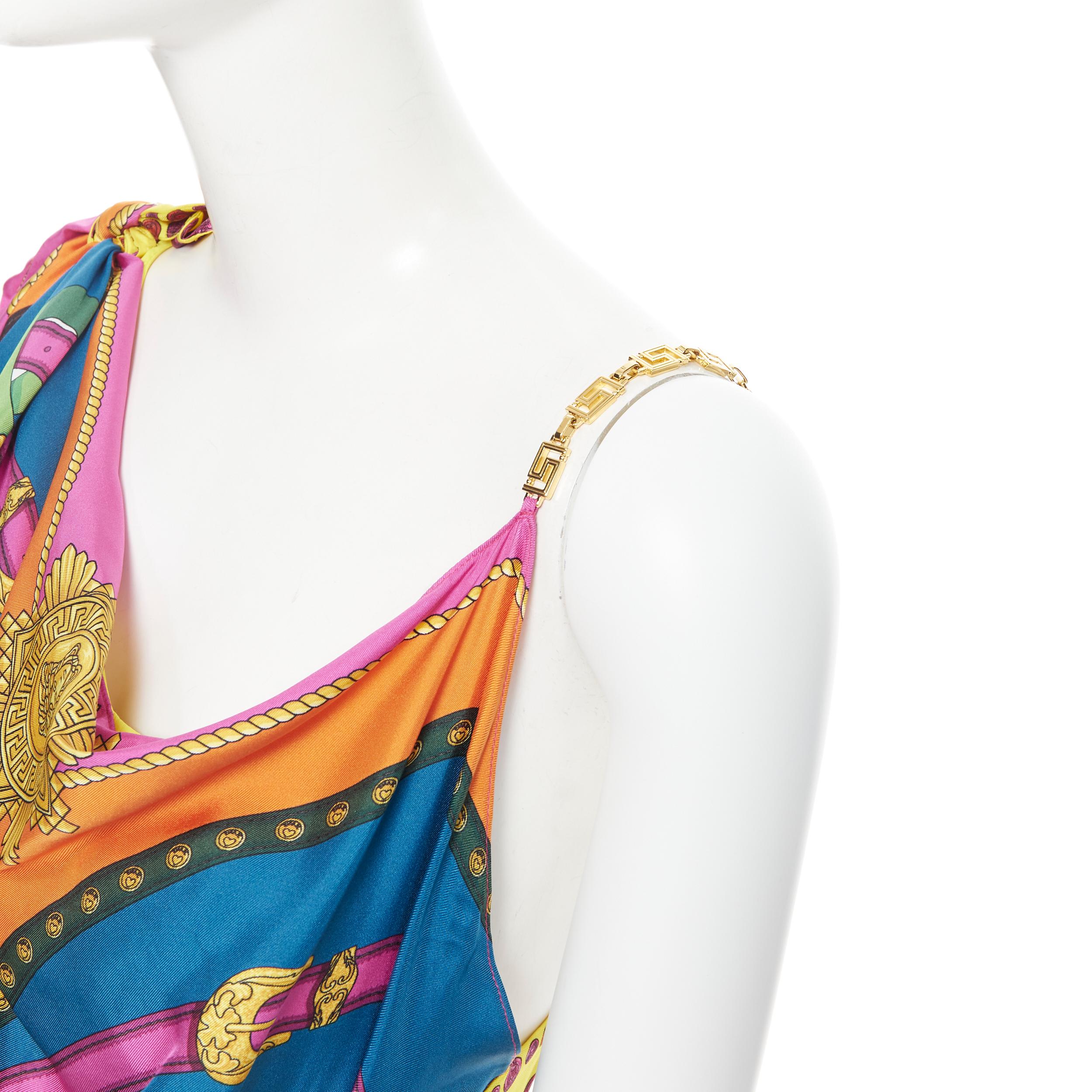 runway VERSACE 2020 mixed silk scarf deconstructed Greca chain dress IT38 S Reference: TGAS/B00468 
Brand: Versace 
Designer: Donatella Versace 
Collection: Resort 2020 Runway 
Material: Silk 
Color: Multicolour 
Pattern: Abstract 
Closure: Zip