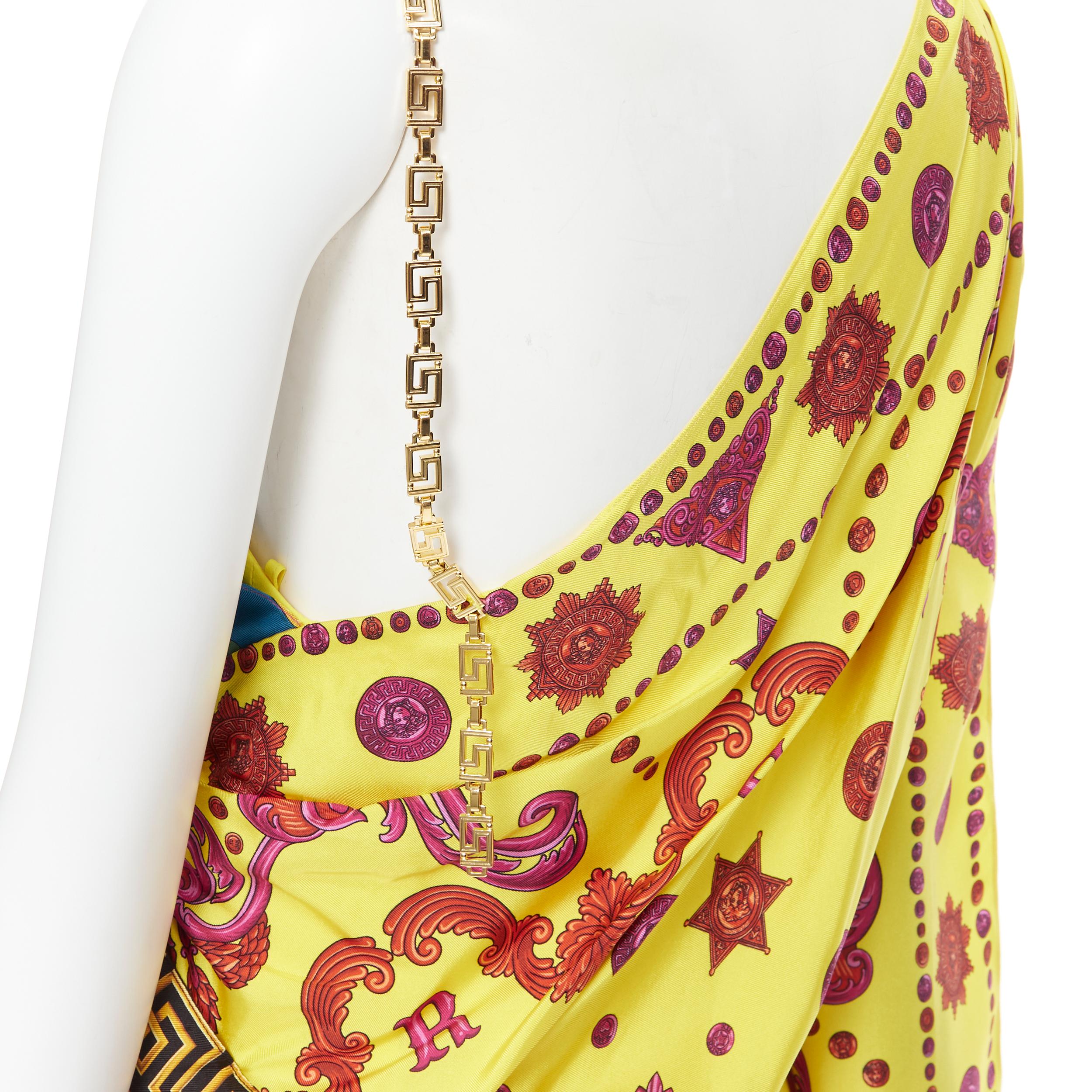 Beige Versace 2020, abito con catena Greca decostruita e sciarpa in seta mista IT38 S