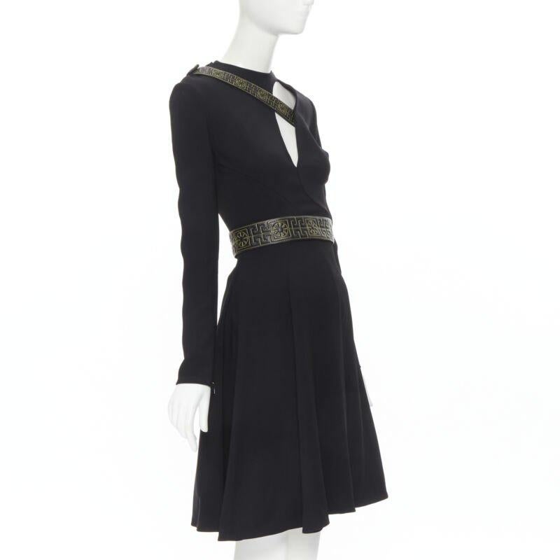 pasarela VERSACE negro Greca de piel de punto arnés correa ajuste vestido acampanado IT38 Negro en venta