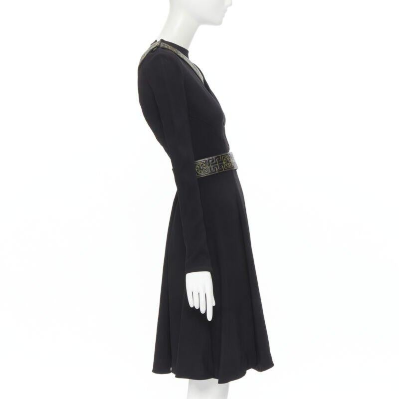 pasarela VERSACE negro Greca de piel de punto arnés correa ajuste vestido acampanado IT38 en Excelente estado para la venta en Hong Kong, NT