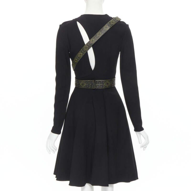 De las mujeres pasarela VERSACE negro Greca de piel de punto arnés correa ajuste vestido acampanado IT38 en venta