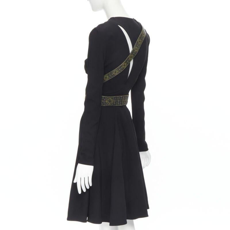 pasarela VERSACE negro Greca de piel de punto arnés correa ajuste vestido acampanado IT38 en venta 1