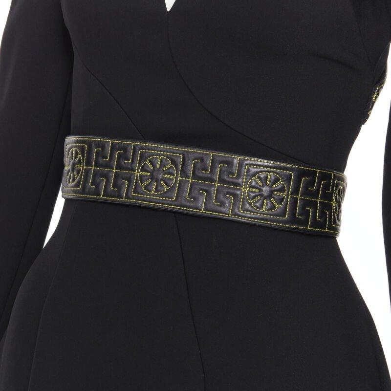 pasarela VERSACE negro Greca de piel de punto arnés correa ajuste vestido acampanado IT38 en venta 4
