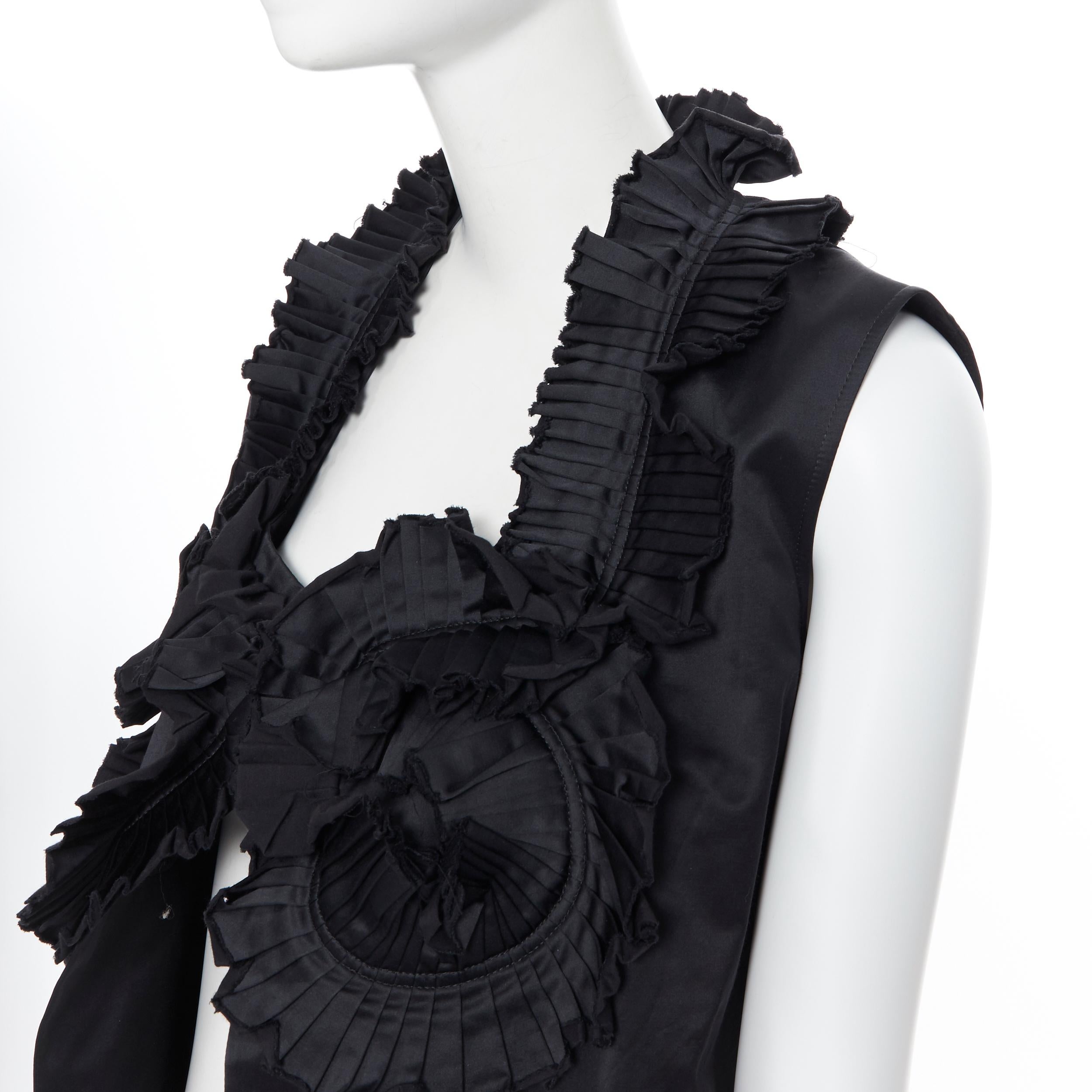 runway YVES SAINT LAURENT 2010 black pleated ruffle floral collar boxy vest FR36 
Reference: CEWG/A00016 
Brand: Yves Saint Laurent 
Designer: Stefano Pilati 
Collection: Spring Summer 2010 Runway 
Material: Cotton 
Color: Black 
Pattern: Solid