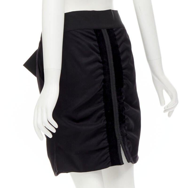 runway YVES SAINT LAURENT Tom Ford 2002 black velvet ribbon trim wool skirt FR36 For Sale 2
